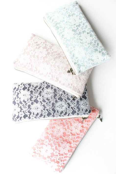 modern lace clutch purses (by allisa jacobs) via emmalinebride.com Lace And Linen, Pearl Clutch Bag, Lace Purse, Wedding Clutch Purse, Lace Clutch, Canvas Bag Design, Lace Bag, Bridesmaid Clutches, Oil Bag