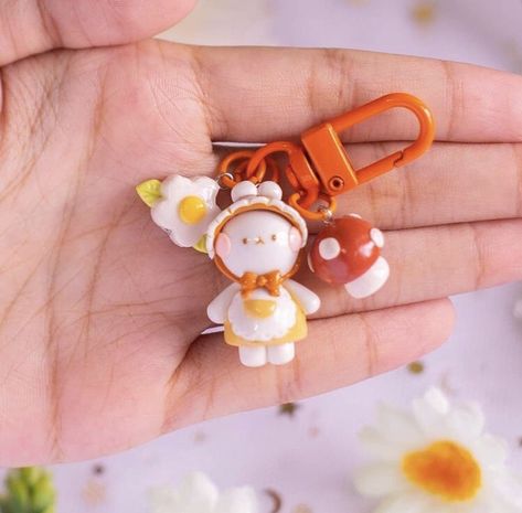 Polymer Clay Sanrio, Clay Keychain, Clay Diy Projects, Tanah Liat, Clay Crafts Air Dry, Cute Character, Polymer Clay Diy, Polymer Crafts, Cute Polymer Clay