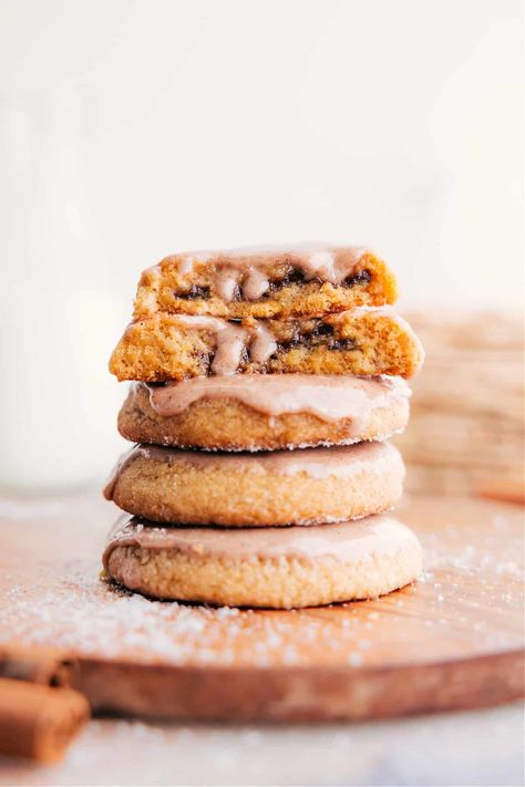 These Pop-Tart Cookies are a serious upgrade! Soft brown sugar cookies with a cinnamon filling and sweet glaze. Fudge Stripe Cookies Recipe, Pop Tart Cookies, Tart Cookies, Fudge Stripe Cookies, Caramel Apple Bars, Cake Batter Cookies, Chocolate No Bake Cookies, Chelsea's Messy Apron, Sugar Pop