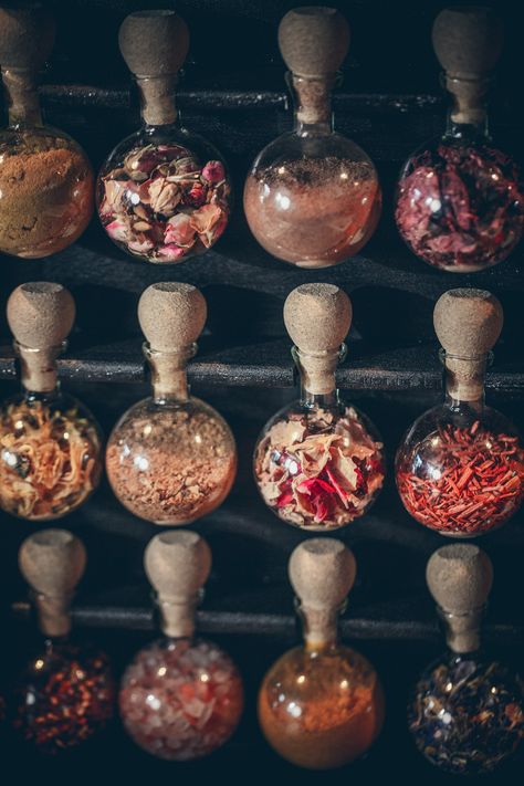 Wooden Spice Rack Vintage Style Kitchen Storage With 20 Glass Spice Bubbles and Wall Mount bulles D'épices - Etsy Herb And Spices Storage Ideas, Apothecary Spice Cabinet, Cozy Witchy Kitchen, Aesthetic Kitchen Organization Ideas, Spice Jar Display, Apothecary Spice Jars, Apothecary Table Decor, Witchy Spice Rack, No Kitchen Kitchen