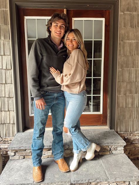 Boys Church Outfit, Christmas Church Outfit, Country Boy Outfits, Country Concert Outfit Ideas, Country Concert Outfits, Outfit Couple, Cute Country Couples, Fall Pics, Boyfriend Outfit