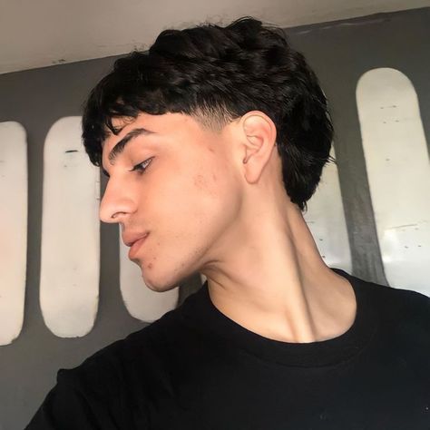 Blowout Hair Men, Mens Haircuts Wavy Hair, Blowout Haircut, Mens Haircuts Straight Hair, Fade Haircut Curly Hair, Mens Haircuts Short Hair, Men Haircut Curly Hair, Taper Fade Haircut, Mullet Haircut