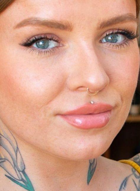 Septum And Medusa Piercing, Piercing Medusa, Medusa Piercing Jewelry, Philtrum Piercing, Nail Piercing, Septum Hoop, Types Of Ear Piercings, Septum Rings, Medusa Piercing