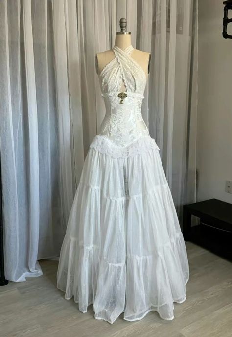 Horror Inspired Dress, Dress Layout Design, White Flowy Gown, Vintage Princess Dress Fairytale, Dress Shapes Guide, White Wedding Dress With Black Accents, Vintage Halter Wedding Dress, Mediterranean Wedding Dress, Snow Ball Dresses