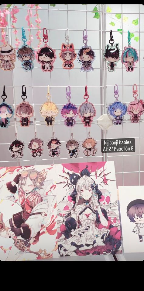 Artist Alley Keychain Display, Anime Merch Ideas, Artist Alley Display Ideas, Chibi Charms, Artist Merch, Stand Feria, Anime House, Keychain Display, Craft Booth Displays