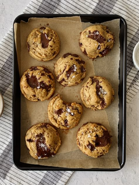 Gluten Free Tahini Cookies, Chocolate Tahini Cookies, Healthy Tahini Cookies, Healthy Choc Chip Cookies, Tahini Dessert Recipes, Tahini Dessert, Tahini Chocolate Chip Cookies, Sesame Paste, Tahini Cookies