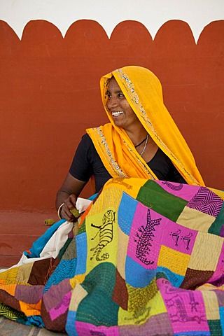 Indian woman sewing textiles at Dastkar women's craft co-operative, the Ranthambore Artisan Project, in Rajasthan, Northern India Woman Sewing, S Craft, India Independence, Indian Quilt, Women Crafts, Indian Woman, Indian Crafts, Nature Wildlife, Rajasthan India