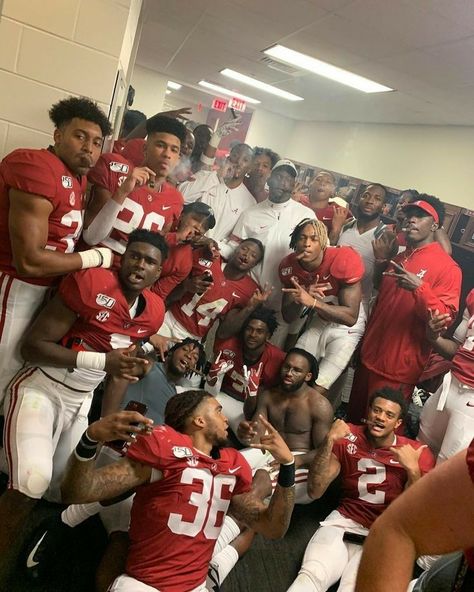 Alabama Football Quotes, Alabama Vs Auburn, Ryan Williams, Cool Football Pictures, Football Hits, Roll Tide Football, Alabama College Football, Jaylen Waddle, Alabama Football Roll Tide