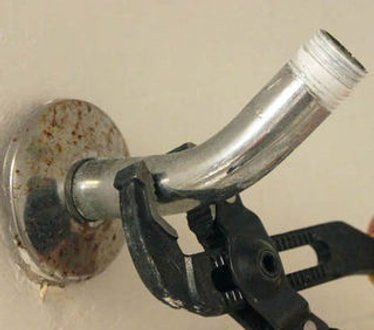 Picture of Removal of Shower Arm Shower Faucet Replacement, Cottage Bathroom Decor, Shower Faucet Repair, Bathtub Spout, Shower Plumbing, Painting Shower, Faucet Repair, Shower Fixtures, Diy Plumbing