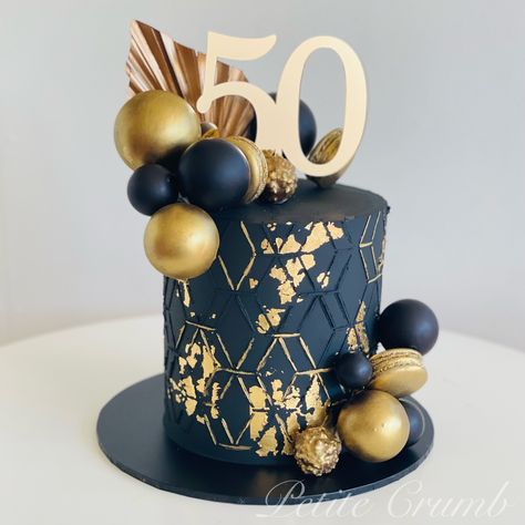 Black and gold cake Black And Gold 50th Birthday Cake, 50th Birthday Cake Men, 50 Birthday Cake For Men, 50th Bday Cake, Black And Gold Birthday Cake, 40th Birthday Cake For Women, 50th Birthday Cakes For Men, 40th Birthday Party Themes, Birthday Cake For Father