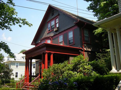 grey with red trim - more bold Red Exterior House Colors, Red Roof House Colors, Red House Exterior, Dark Grey Houses, Red Roof House, Gray House Exterior, Red Houses, Grey House, House Redesign