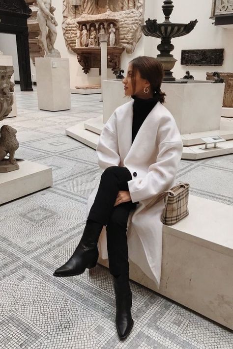 Minimal F/W Blogger Style, Knee High Boots for Fall, Chic White Wool Coat, Casual & Cute Winter Fashion Black Work Outfit, Mantel Outfit, Fall Fashion Coats, Winter Outfits Cold, Outfit Chic, Looks Street Style, White Coat, Winter Outfits For Work, Mode Inspo