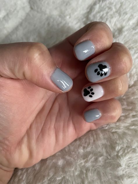 Dog Theme Nails, Dog Paw Nail Art, Paw Print Nail Designs, Paw Print Nails, Cat Nail Designs, Paw Nails, Grey Nail Designs, Halloween Nails Easy, Sunflower Nails