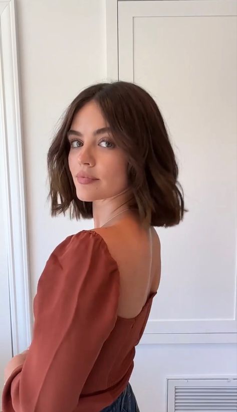 Brown Hair Bob Haircut, Short Brown Hair Above Shoulders, Hair Above The Shoulders, Short Hair Middle Part Round Face, Brunette Bob Thick Hair, Brunette Above Shoulder Length Hair, Short Hairstyle Women Dark Blonde, Short Hairstyle Women Lob, Short Haircuts For Women Above Shoulder