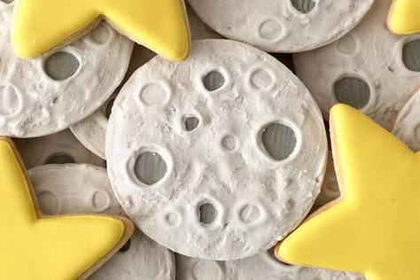 Space Biscuits, Star And Moon Cookies, Rocket Cookies, Moon Cupcakes, Space Cookies, Eclipse Party, Moon Cookies, Outer Space Party, Shower Desserts