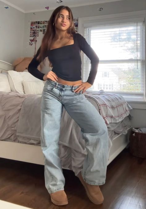 Rolled Jeans Waist, Motel Rocks Pants, What To Wear When You Go Shopping Outfit, Motel Jeans Outfit, Demetra Outfit Ideas, Motel Rock Jeans, College Girl Aesthetic Outfits, Motel Rocks Jeans Outfit, Breakfast Outfit Ideas Casual Summer