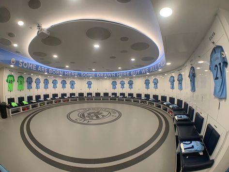 Man City Training, Footy Games, Stadium Design, Soccer Stadium, Manchester City Football Club, Soccer News, House Furniture Design, Changing Room, Football Stadiums