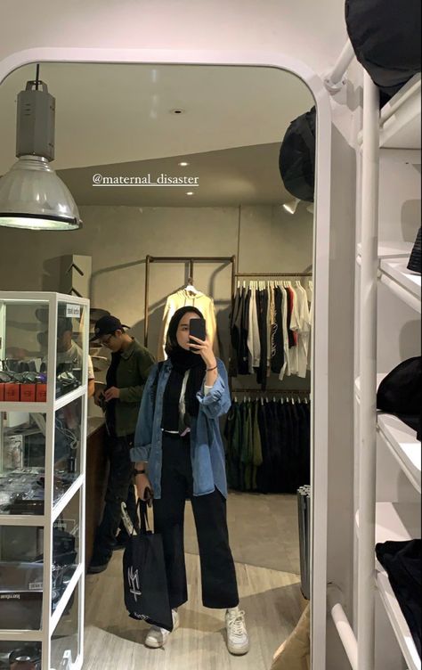 Oversized Denim Shirt Outfit, Ootd Denim, Denim Shirt Outfit, Ootd Korean Style, Casual Indian Fashion, Hijab Ootd, Hijabi Outfits Casual, Muslim Fashion Outfits, Hijabi Outfits