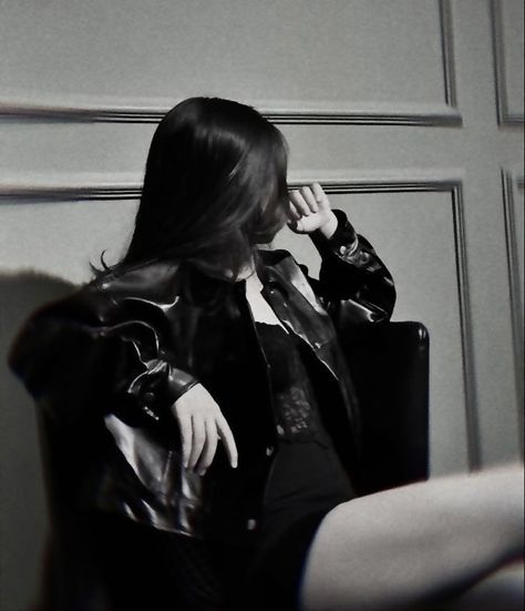 Tomboy Aesthetic, Face Aesthetic, Dark Feminine Aesthetic, Dark Feminine, Feminine Aesthetic, Selfie Poses, Poses For Pictures, Girly Photography, Ulzzang Girl