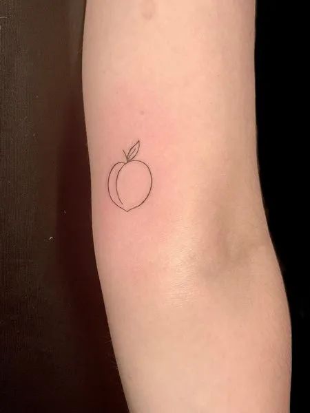 Simple Peach Tattoo, Peach Tattoo Ideas, Peach Tattoos, Peach Tattoo, Cream Tattoo, Fruit Tattoo, Tattoo Ideas For Women, Symbol Of Love, Collar Bone Tattoo