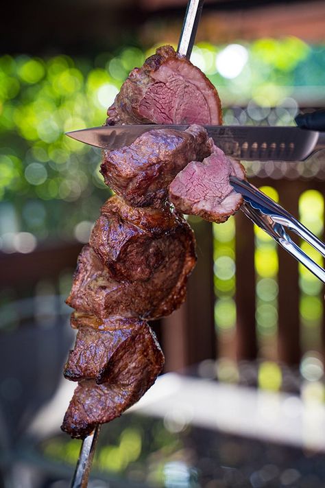 Churrasco Recipe, Steakhouse Recipes, Brazil Food, Brazilian Steakhouse, Bacon Wrapped Chicken, Grilled Pineapple, Fitness Community, Sirloin Steaks, Brazilian Food