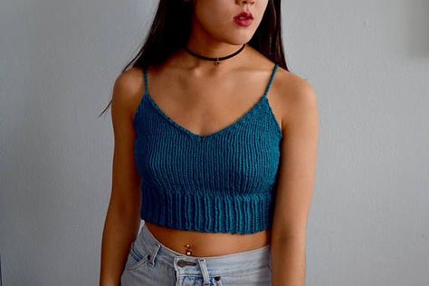 Knit a Beautiful Basic Bralette - Pattern Available in Three Sizes! #knitting #handmade Breezeway Ideas, Crop Pattern, Knit Top Patterns, Bralette Pattern, Hippy Style, Womens Knitting Patterns, Pattern Knitting, Crochet Tank, Cropped Tops