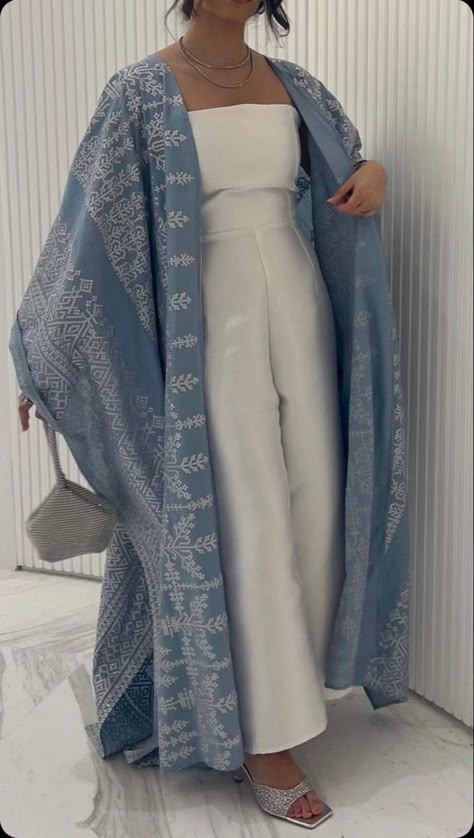 Abaya Design, Mode Kimono, Mode Abaya, Modesty Fashion, Arab Fashion, Designer Dresses Casual, Quick Outfits, Easy Trendy Outfits, Stylish Dress Book