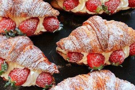 Strawberries and Cream Croissant Recipe - Strawberry Bread, Decorative Wallpaper, Croissant Recipe, Snacks Saludables, Dessert Shop, French Pastries, Breakfast Treats, Strawberry Recipes, Environment Friendly