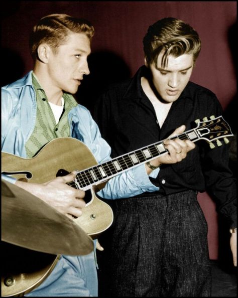 Would Elvis Presley have achieved world-wide fame without the assistance of guitarist Scotty Moore? (Maybe, but I bet it would've taken a lot longer.) Scotty Moore, John Fogerty, Milton Berle, Paramount Studios, Young Elvis, Elvis Photos, Jailhouse Rock, Rock Guitarist, Pin Up Photos