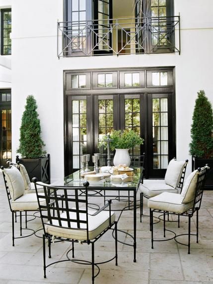 Real Estat, Outdoor Dining Room, Design Blogs, Patio Interior, Outside Living, Design Exterior, French Door, Style At Home, Outdoor Rooms