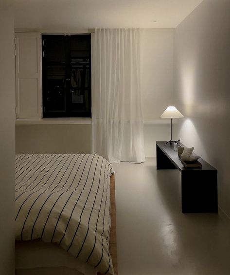 Super Minimalist Bedroom, Small Studio Layout Ideas, Rented Room Decor, Minimalist Bedroom Mirror, Minimal Room Bedroom, Men’s Apartment Ideas Aesthetic, Grey Floor Bedroom Ideas, No Window Bedroom, Bedroom Minimalist Aesthetic