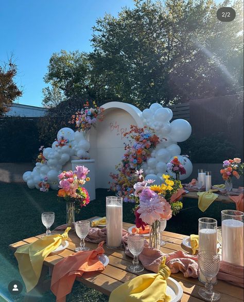 created by theultimateoccasion on instagram Garden Party Balloon Arch, Tas Celine, Balloons And Flowers, Girl Shower Themes, Classy Baby Shower, Baby Shower Theme Decorations, Wildflower Baby Shower, Grad Party Decorations