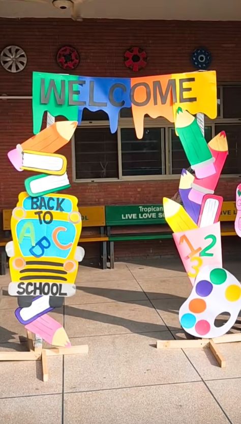 Orientation Day Decoration In School, Selfie Corner Ideas For School, Children's Day Selfie Stand, Admission Open Soft Board Decoration, Selfie Stand Ideas For School, New Session Welcome Board For School, Softboard Ideas, Back To School Photo Booth, Selfie Stand