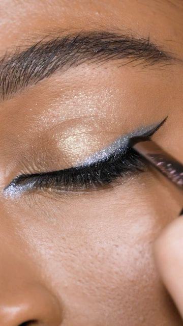 Natasha Denona on Instagram: "Try out this statement winged eyeliner look with a pop of blue from the MINI PASTEL EYESHADOW PALETTE 💚 Perfect for the days you don’t want to go casual 💥 #ndproteam #makeupbyndproteam" Pastel Eyeshadow Palette, Pastel Eyeshadow, Mini Pastel, Pastel Palettes, Natasha Denona, Pastel Palette, Eyeliner Looks, Winged Eyeliner, Eyeshadow Palette