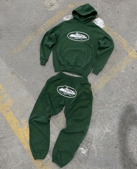 Corteiz Tracksuit, Crtz Corteiz, Green Tracksuit, Vans Outfit, Dope Outfits For Guys, Concept Clothing, Boys Fits, Chill Fits, Mens Trendy Outfits