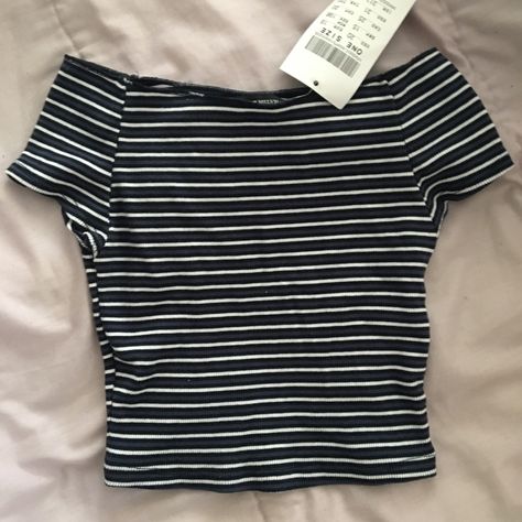 2015 Brandy Melville, Brandy Melville Off Shoulder Top, Striped Stretch Crop Top, Fitted Striped Cotton Crop Top, Navy Stretch Trendy Top, Trendy Stretch Navy Top, Trendy Navy Stretch Top, Navy Casual Fitted Crop Top, Casual Fitted Navy Crop Top