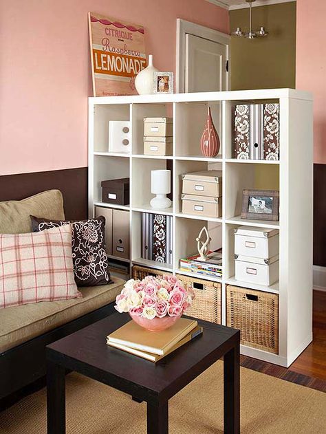 Organize your apartment with these DIY storage ideas. Declutter any space in your home with freestanding shelves, hang baskets, floating shelves and clear containers. College Apartment Diy, Diy College, Small Studio Apartment Decorating, Apartment Storage, Trendy Apartment, Apartment Decoration, Small Space Storage, Studio Apartments, Small Apartment Decorating