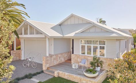 How to use Colorbond Dune - Making your Home Beautiful Surfmist Colourbond, Surfmist Exterior, Undercover Architect, Colourbond Colours, Coastal Facade, Hamptons House Exterior, Kangaroo Valley, Colorbond Roof, House Renos