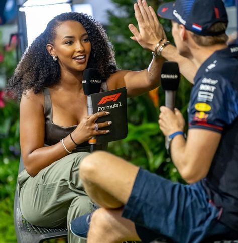 F1 Interview, Sports Media Aesthetic, Interviewer Aesthetic, F1 Presenter, Interview Aesthetic, F1 Journalist, Sports Journalism, Journalism Major, Communications Jobs