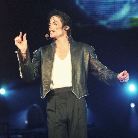 Michael Jackson Heal The World, Michael Jackson Performing, Michael Jackson History Tour, Michael Jackson History, Mj Dangerous, Bandar Seri Begawan, Michael Jackson Bad Era, Mike Jackson, Heal The World