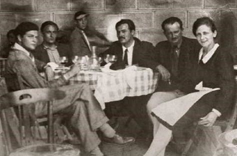 Ernest Hemingway and the circle of ex-pat friends he later immortalised in 'The Sun Also Rises', Paris, 1920s. Hadley Richardson, Earnest Hemingway, Sun Also Rises, Lost Generation, The Sun Also Rises, Books Everyone Should Read, Latin Quarter, Art And Literature, Ernest Hemingway