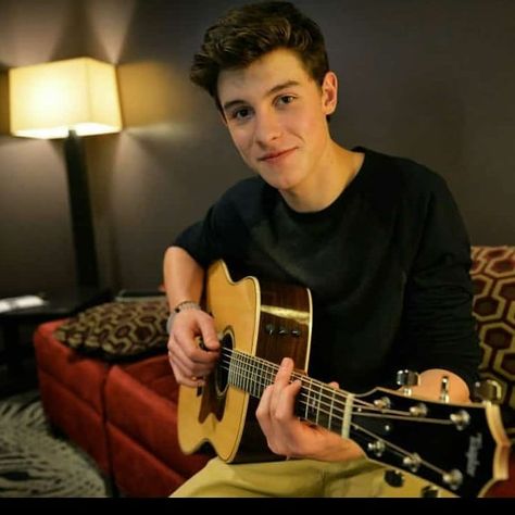 Shawn Mendes Guitar, Shawn Mendes Quotes, Kids In Love, Shawn Mendes Imagines, Shawn Mendes Wallpaper, Muffin Man, Magcon Boys, Cameron Dallas, Jason Derulo