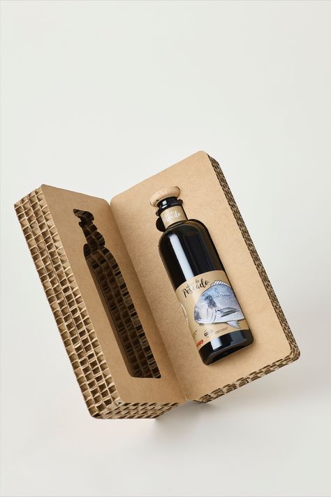 Packaging Eco Friendly, Eco Packaging Design, Eco Friendly Packaging Design, Luxury Box Design, Box Suitcase, Exclusive Packaging, Honey Packaging, Glass Packaging, Recycled Glass Bottles