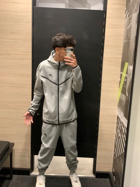 Nike Tech Fleece Outfit Men, Nike Tech Fleece Men, Tech Outfit, Hoodie Outfits, Fleece Outfit, Men Abs, Drip Outfit Men, Effortlessly Chic Outfits