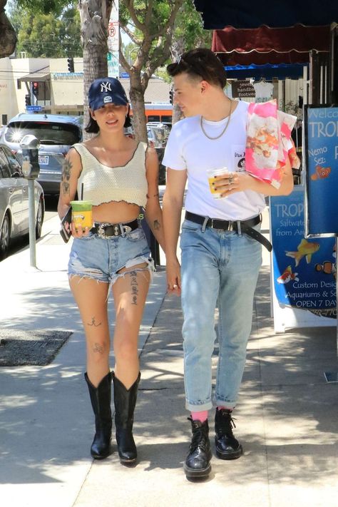 Halsey Inspired Outfits, Halsey Street Style, Halsey Yungblud, Styling Cowboy Boots, Halsey Outfits, Rockstar Outfits, Halsey Street, Thailand Outfits, Halsey Style