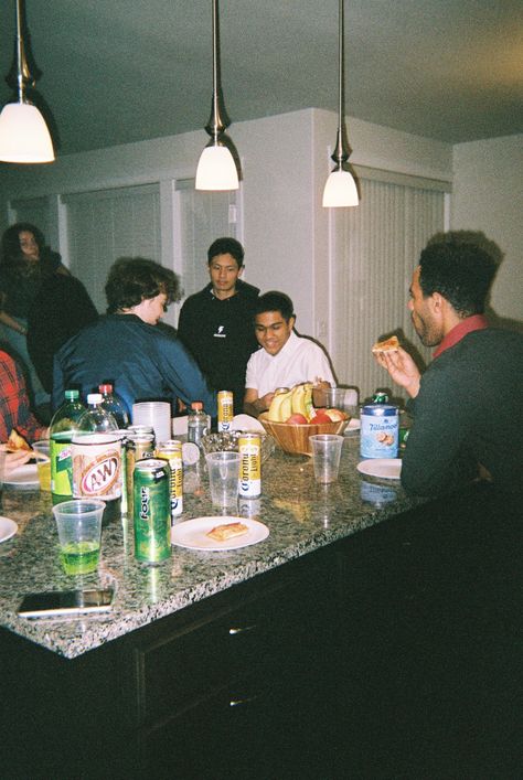 90s House Party Aesthetic, Apartment Party Aesthetic, 90s House Party, Film Friends, Apartment Party, Film Party, 90s House, Winning Time, Streetwear Lifestyle