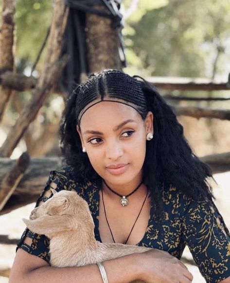 Ethiopian Fulani Braids, East African Braids, Eritrean Hairstyles, Ethiopian Aesthetic, Ethiopia Art, Habesha Women, Habesha Culture, Ethiopian Hair, Oromo People