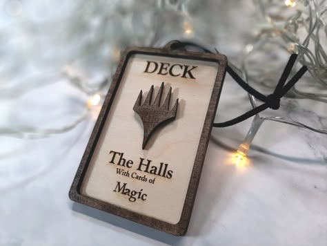 Magic The Gathering Aesthetic, Mtg Crafts Diy, Mtg Crafts, Magic The Gathering Gifts Diy, Diy Magic The Gathering, Diy Mtg Gifts, Magic The Gathering Gift Ideas, Magic The Gathering Crafts, Magic The Gathering Home Decor