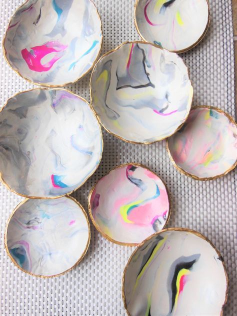 Diy Clay Jewelry, Folk Jewelry, Marble Clay, Painted Bowls, Diy Bowl, Marbled Clay, Diy Marble, Diy Jewelry Holder, Clay Bowl