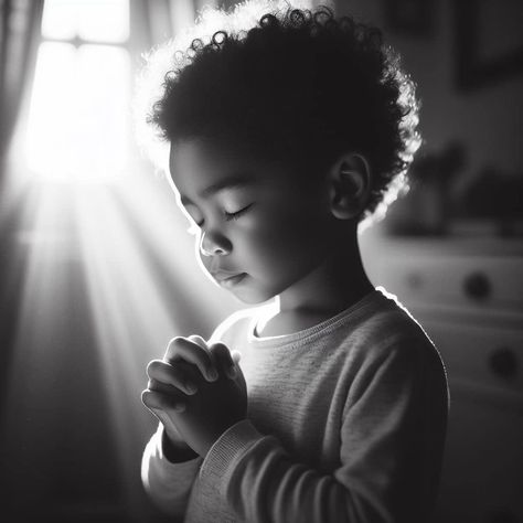 Blesses.., pray prayer! ! ! Praying Hands Photography Pictures, Praise Wallpaper, Prayer Background Images, People Praying In Church, Praying Reference, Praying Pose Reference, Prayer Images Pictures, Praying Photo, Praying Aesthetic